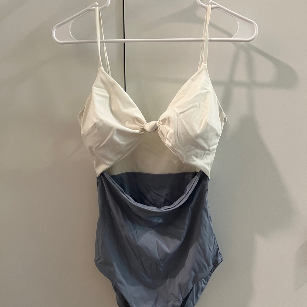 Elegant Two-Tone Swimsuit with Knot